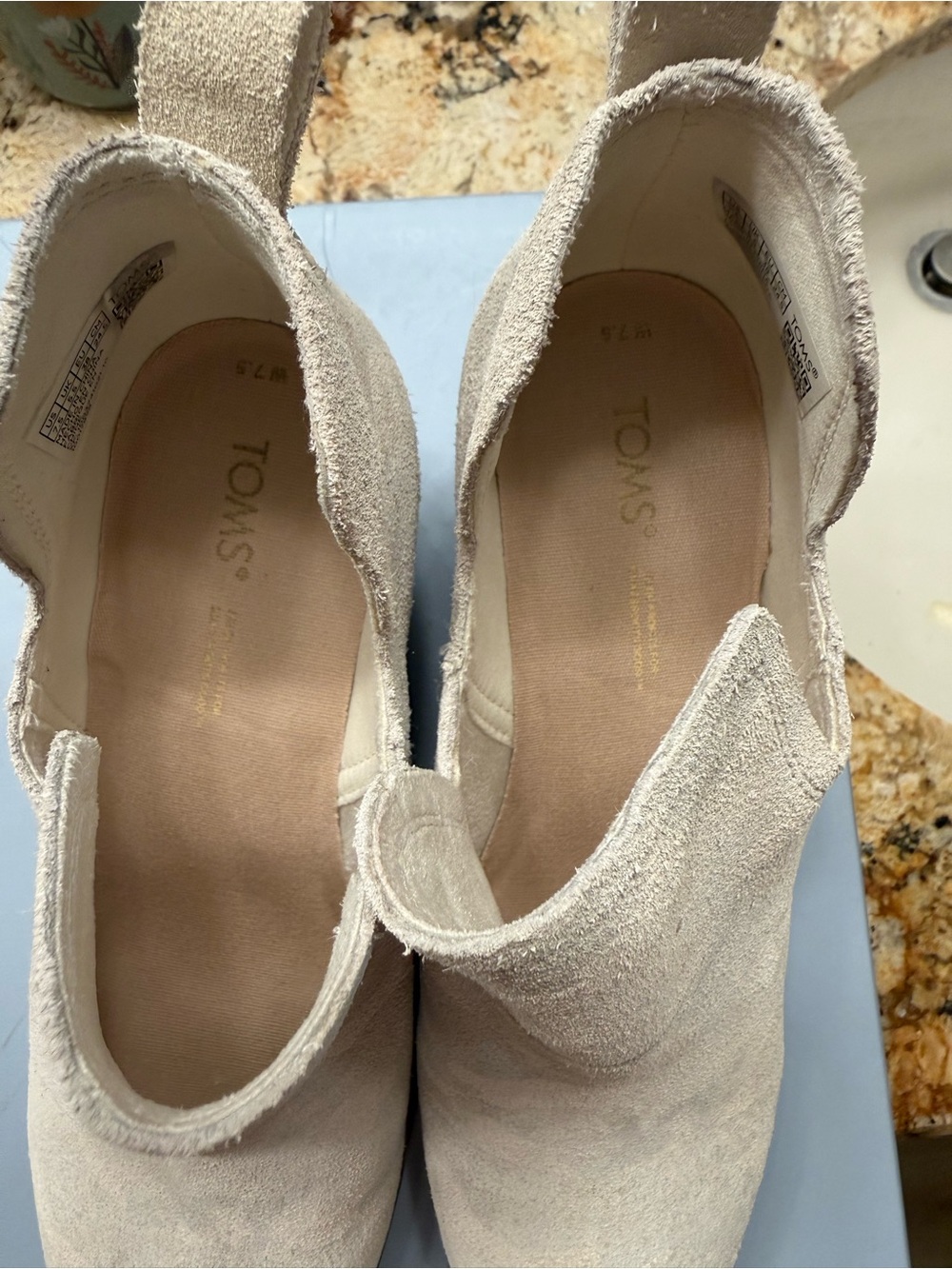 New! Toms Beige Suede Wedge Ankle Booties - Picture 4 of 5